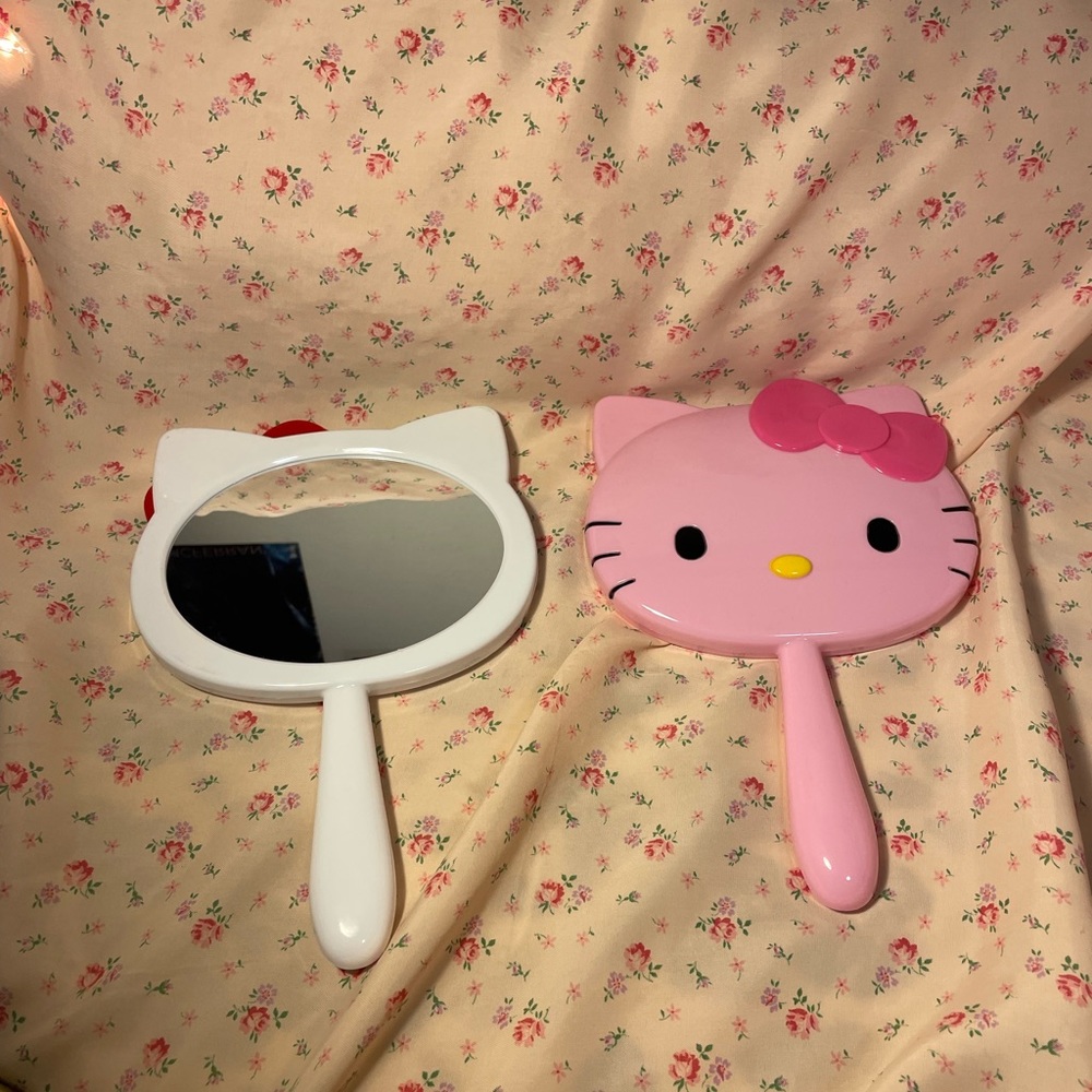 Hello Kitty Mirror - Picture 4 of 7